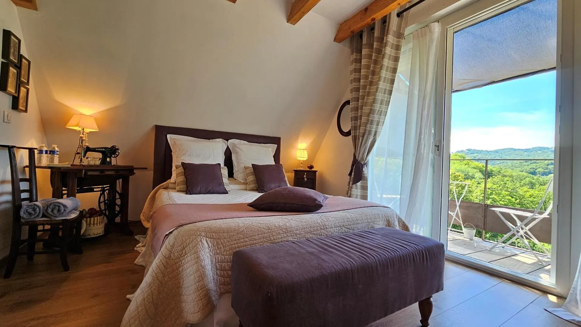 Couette-café Chambre d'Hotes Le Ponsonnet Conques-en-Rouergue France